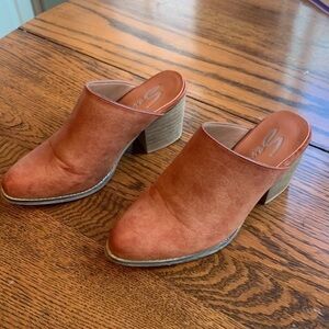Seven light brown heeled pointer toe mules